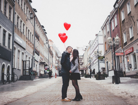 How to Dress for a Valentine’s Dinner Date