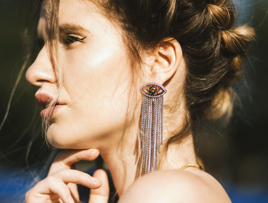 Tips on Wearing Chandelier Earrings